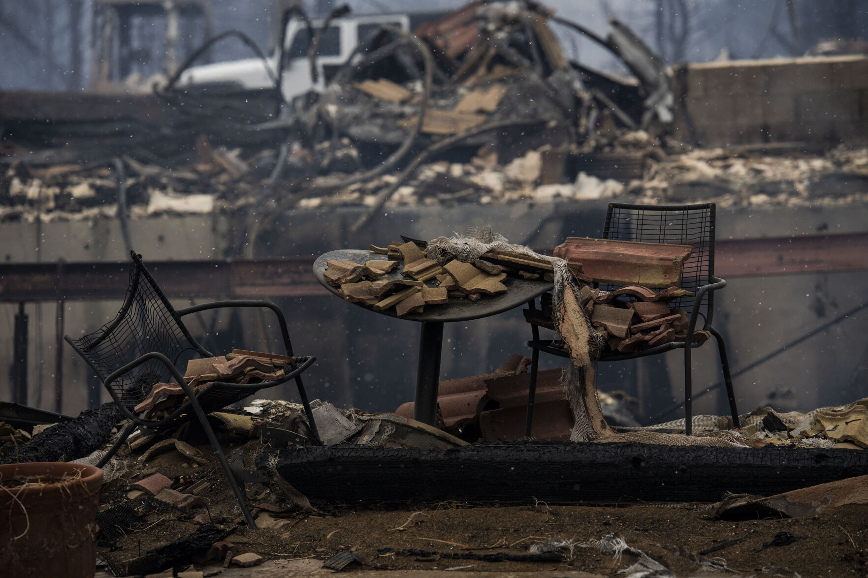 010122-news-fireaftermath 19.jpg